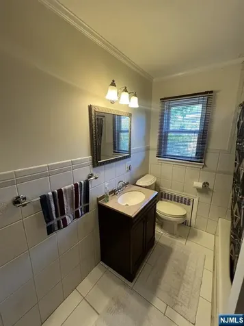 2 Davis Drive Lodi NJ 07644
