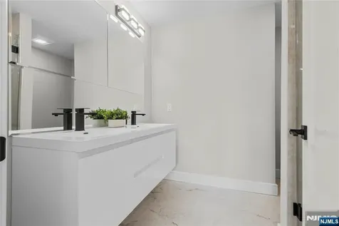 403A Maple Kearny NJ 07032