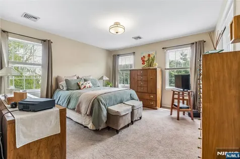 8 Quartz Lane Paterson NJ 07501