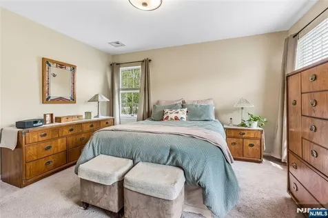 8 Quartz Lane Paterson NJ 07501