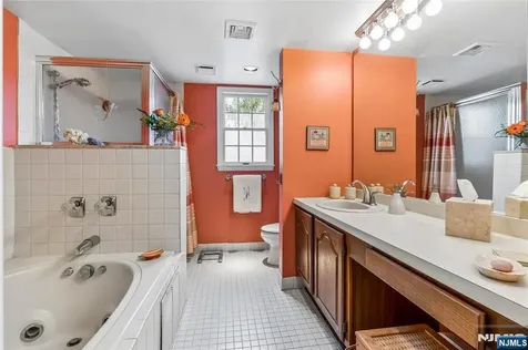 8 Quartz Lane Paterson NJ 07501
