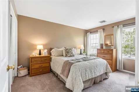 8 Quartz Lane Paterson NJ 07501