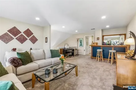 8 Quartz Lane Paterson NJ 07501