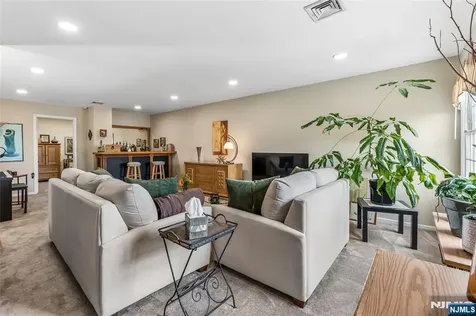 8 Quartz Lane Paterson NJ 07501