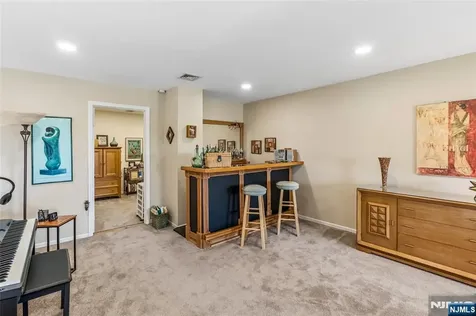 8 Quartz Lane Paterson NJ 07501