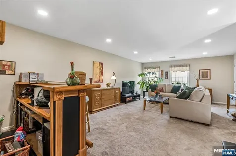 8 Quartz Lane Paterson NJ 07501
