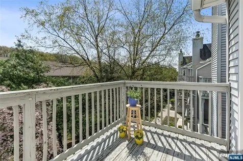 8 Quartz Lane Paterson NJ 07501