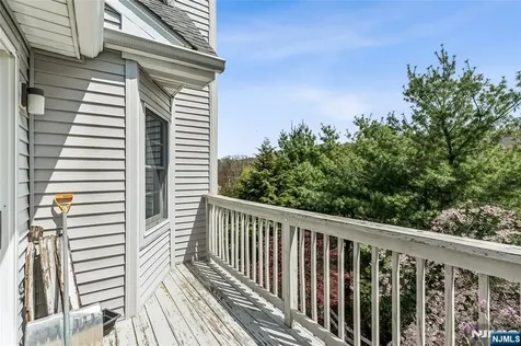 8 Quartz Lane Paterson NJ 07501