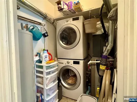 8 Quartz Lane Paterson NJ 07501