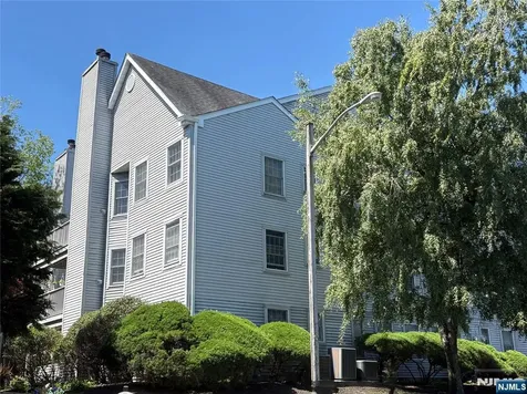 8 Quartz Lane Paterson NJ 07501