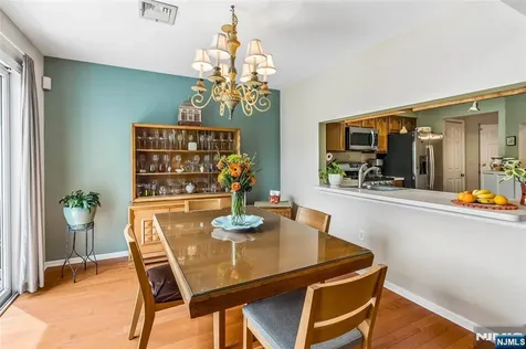 8 Quartz Lane Paterson NJ 07501