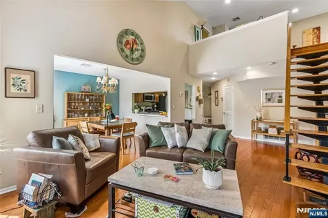 8 Quartz Lane Paterson NJ 07501