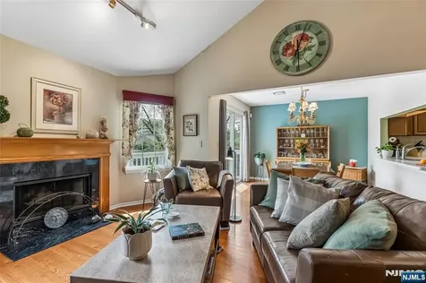 8 Quartz Lane Paterson NJ 07501