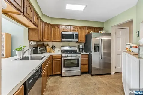 8 Quartz Lane Paterson NJ 07501