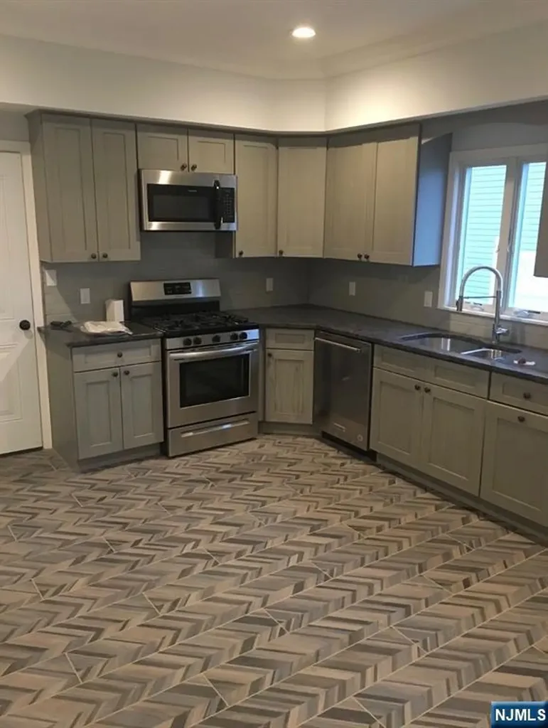 59 Miller Avenue Elmwood Park NJ 07407