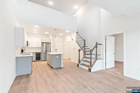 15 W Johnson Avenue Bergenfield NJ 07621