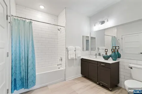 15 W Johnson Avenue Bergenfield NJ 07621