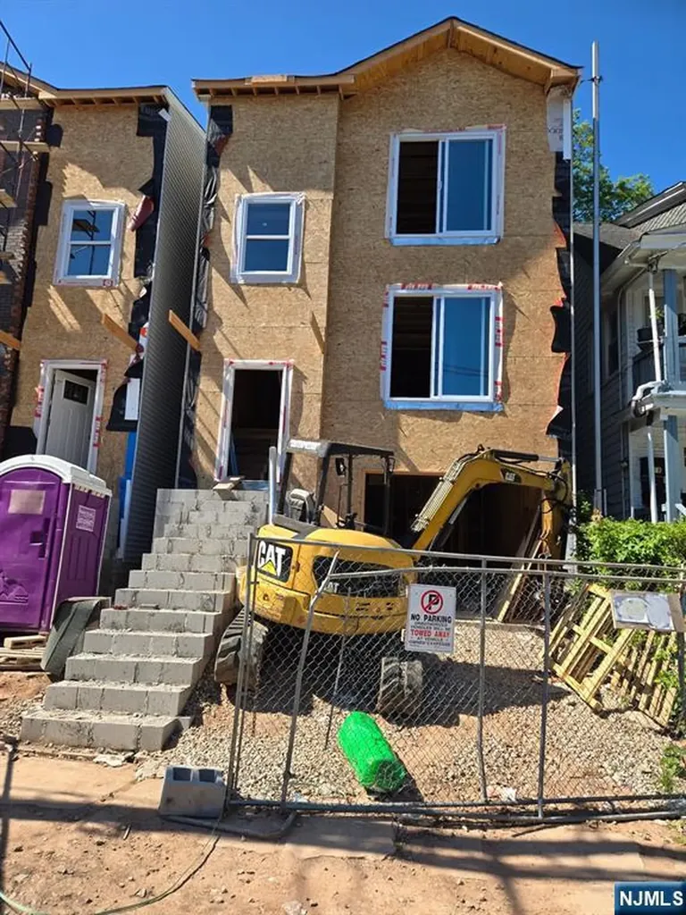 16 Cliff Street Newark NJ 07106