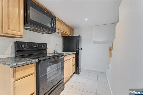 94 Manchester Avenue Paterson NJ 07502