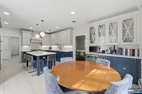 70 Mcelroy Avenue Fort Lee NJ 07024