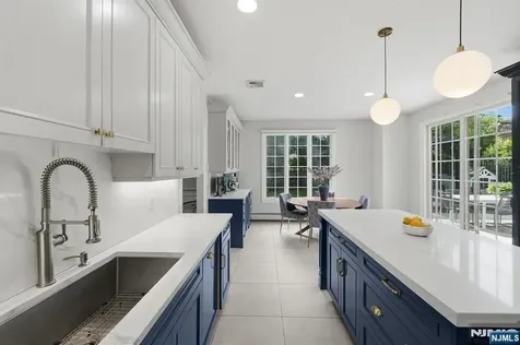 70 Mcelroy Avenue Fort Lee NJ 07024