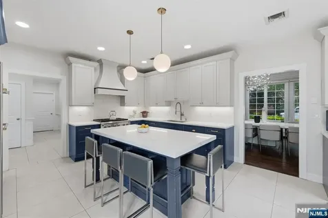 70 Mcelroy Avenue Fort Lee NJ 07024