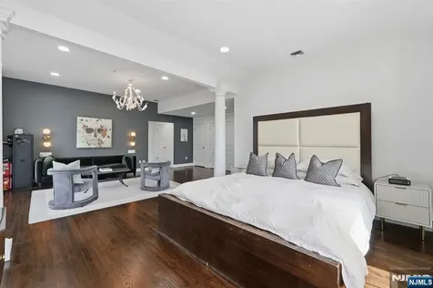 70 Mcelroy Avenue Fort Lee NJ 07024