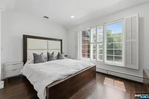 70 Mcelroy Avenue Fort Lee NJ 07024