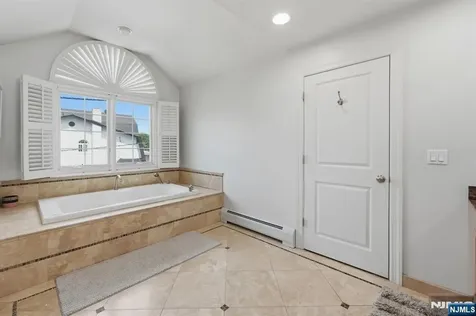 70 Mcelroy Avenue Fort Lee NJ 07024