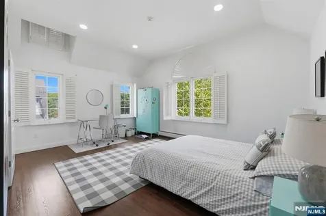 70 Mcelroy Avenue Fort Lee NJ 07024