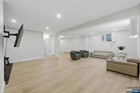 70 Mcelroy Avenue Fort Lee NJ 07024