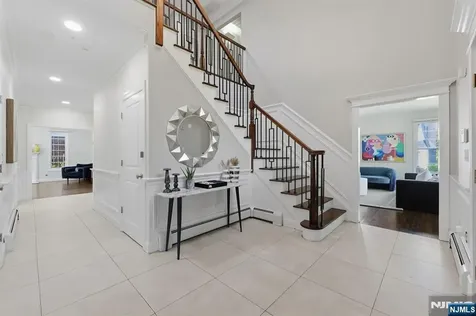 70 Mcelroy Avenue Fort Lee NJ 07024
