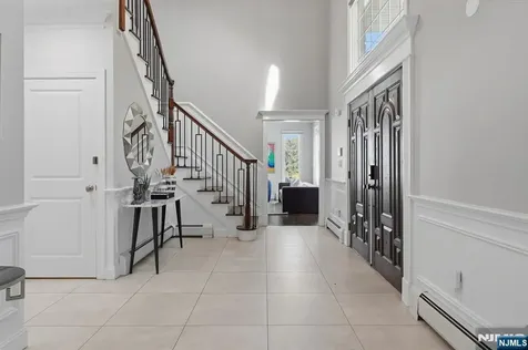 70 Mcelroy Avenue Fort Lee NJ 07024