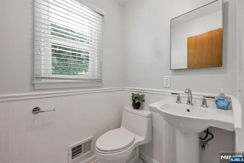 37 Wolfe Drive Wanaque NJ 07465