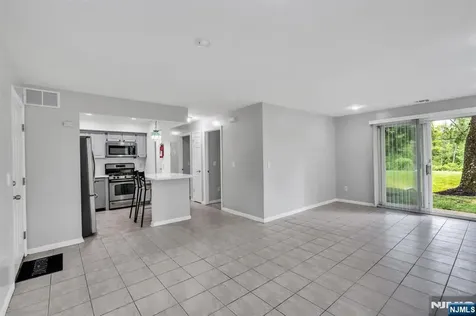 82 Stonyridge Drive Lincoln Park Borough NJ 07035