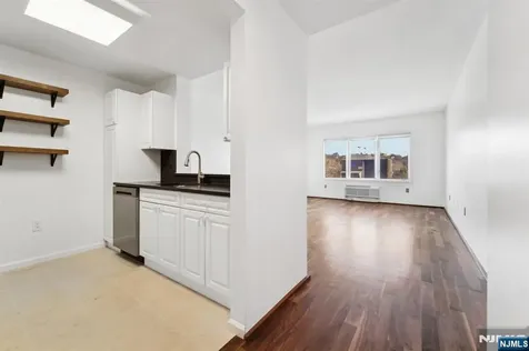 110 City Place Edgewater NJ 07020