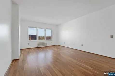 110 City Place Edgewater NJ 07020