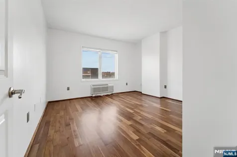 110 City Place Edgewater NJ 07020