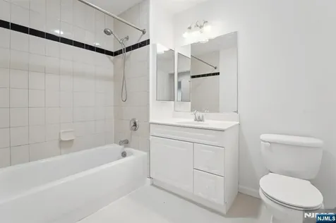 110 City Place Edgewater NJ 07020