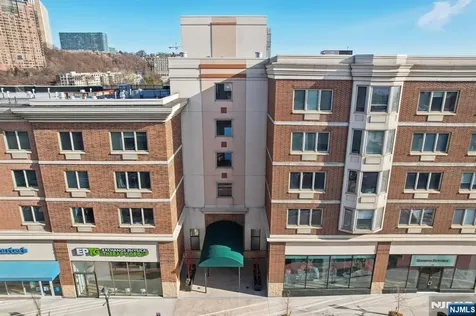 110 City Place Edgewater NJ 07020