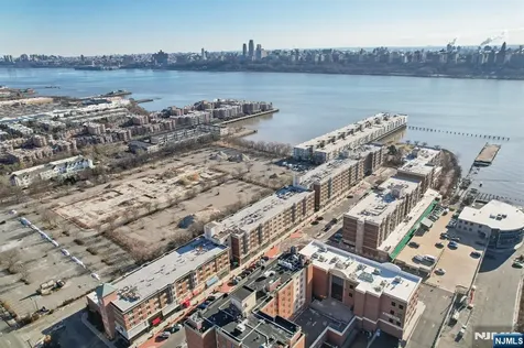 110 City Place Edgewater NJ 07020