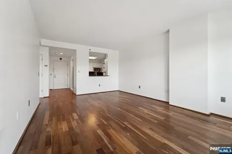 110 City Place Edgewater NJ 07020
