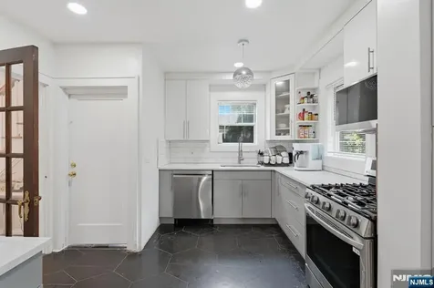 285 Hudson Avenue Englewood NJ 07631