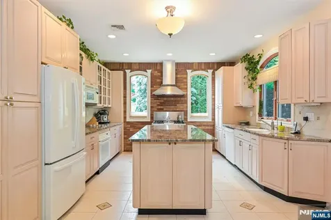 111 Magnolia Avenue Cresskill NJ 07626