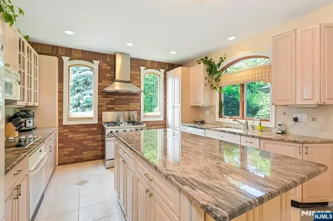 111 Magnolia Avenue Cresskill NJ 07626