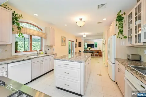 111 Magnolia Avenue Cresskill NJ 07626