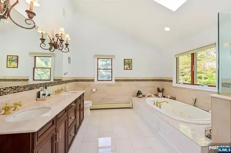 111 Magnolia Avenue Cresskill NJ 07626