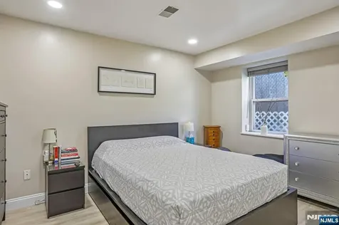 272-276 Walnut Newark NJ 07105
