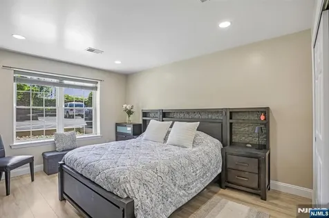272-276 Walnut Newark NJ 07105