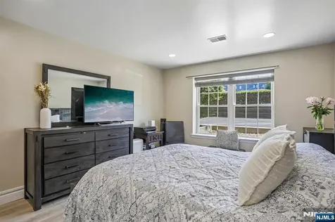 272-276 Walnut Newark NJ 07105